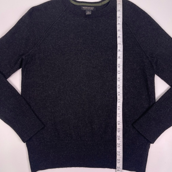 Banana Republic Men's Dark Gray Merino Wool Crewneck Sweater - Picture 8 of 10